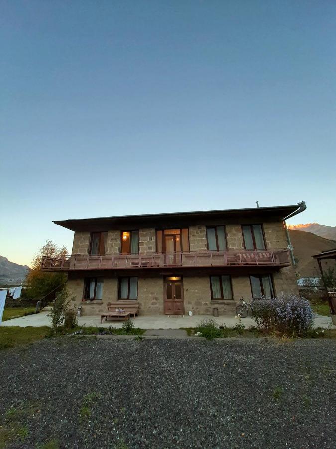 Dachi Inn Kazbegi Exterior photo