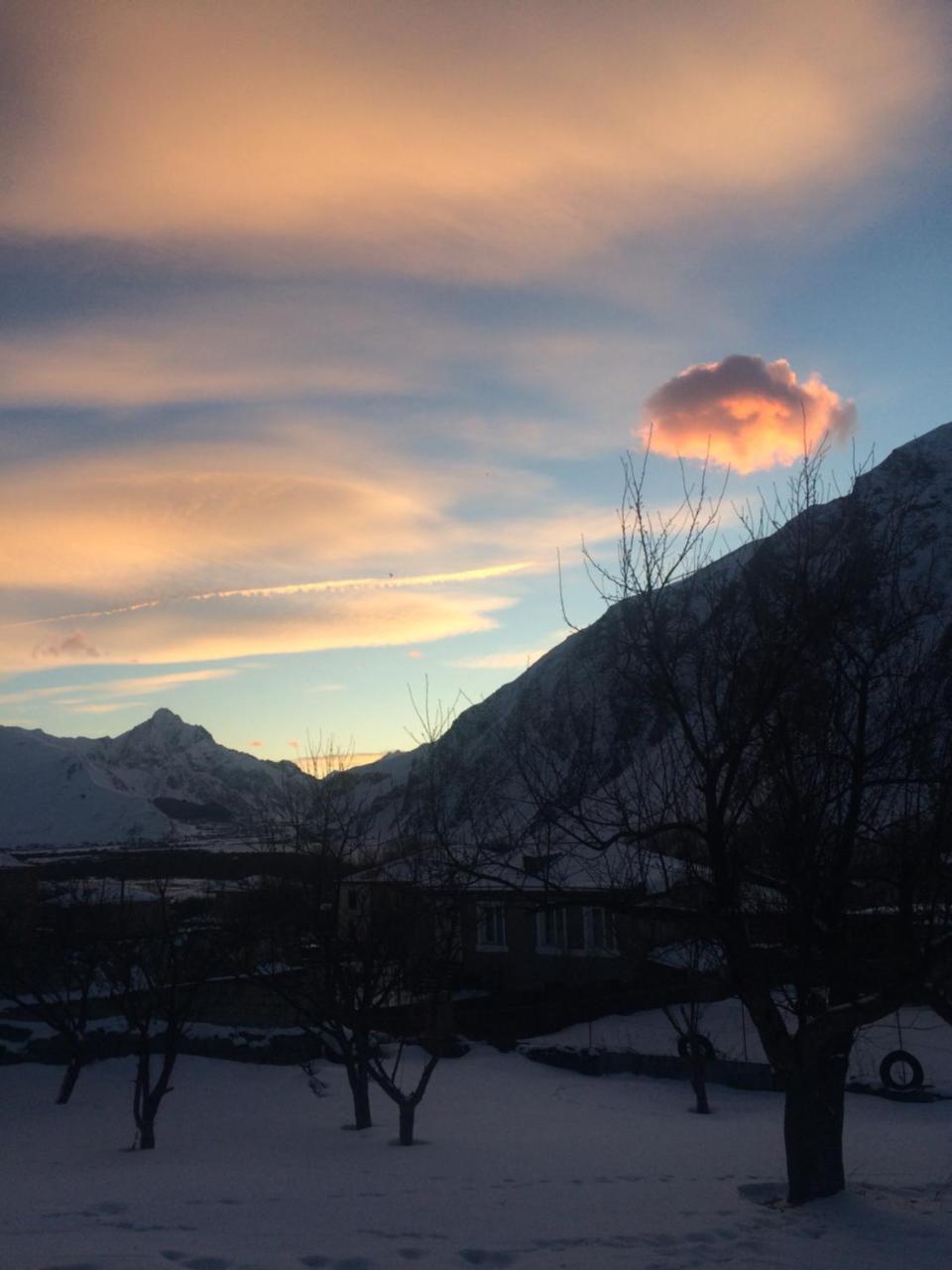 Dachi Inn Kazbegi Exterior photo
